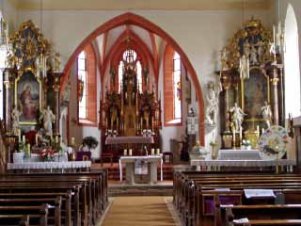 Blick ins Kirchenschiff Sankt Burkhard
