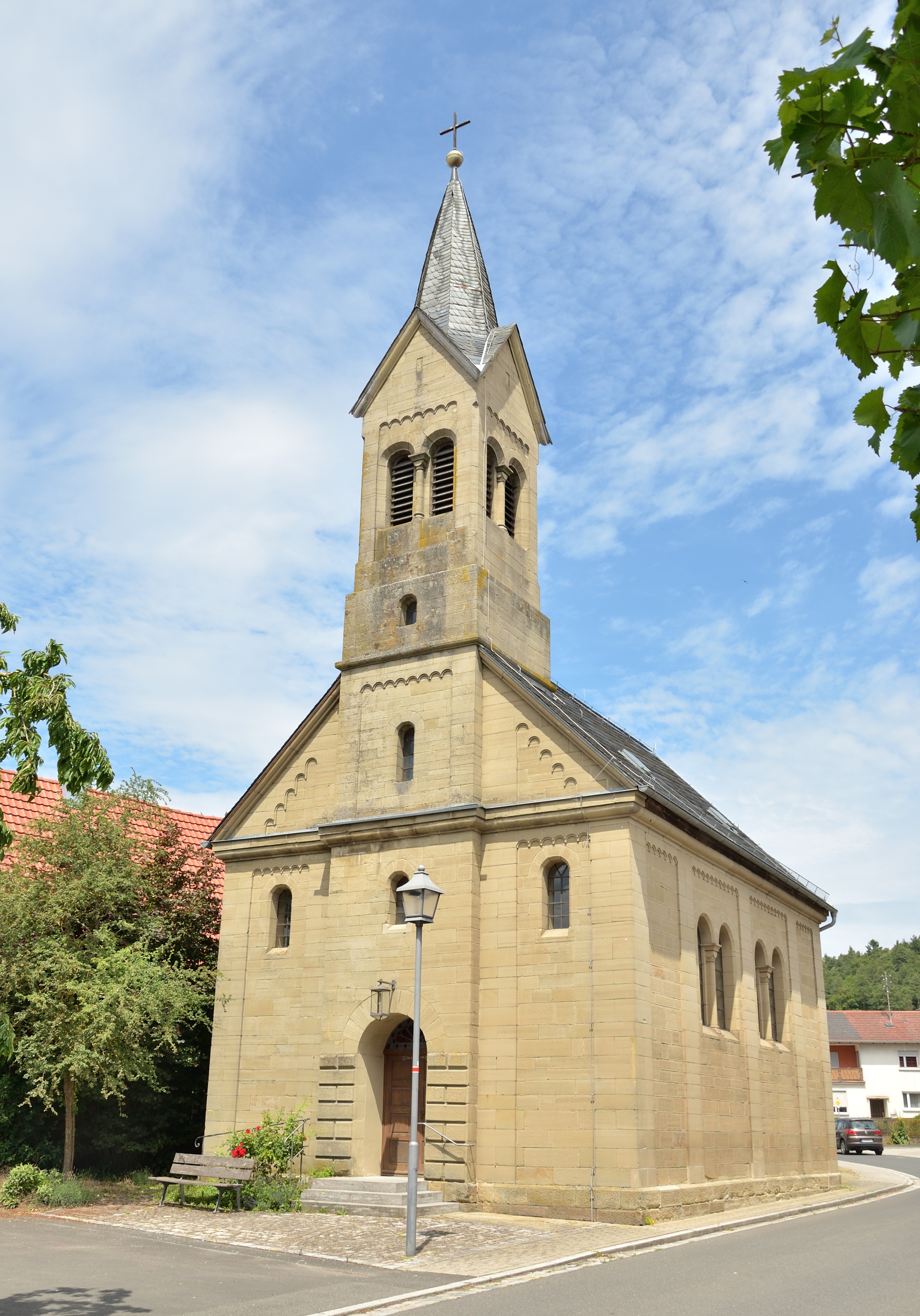 Blick auf Marienkapelle Gräfenneuses