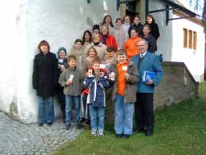 Neue Ministranten alle Minis draussen