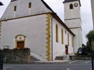 Pfarrkirche Haupt- und Seiteneingang