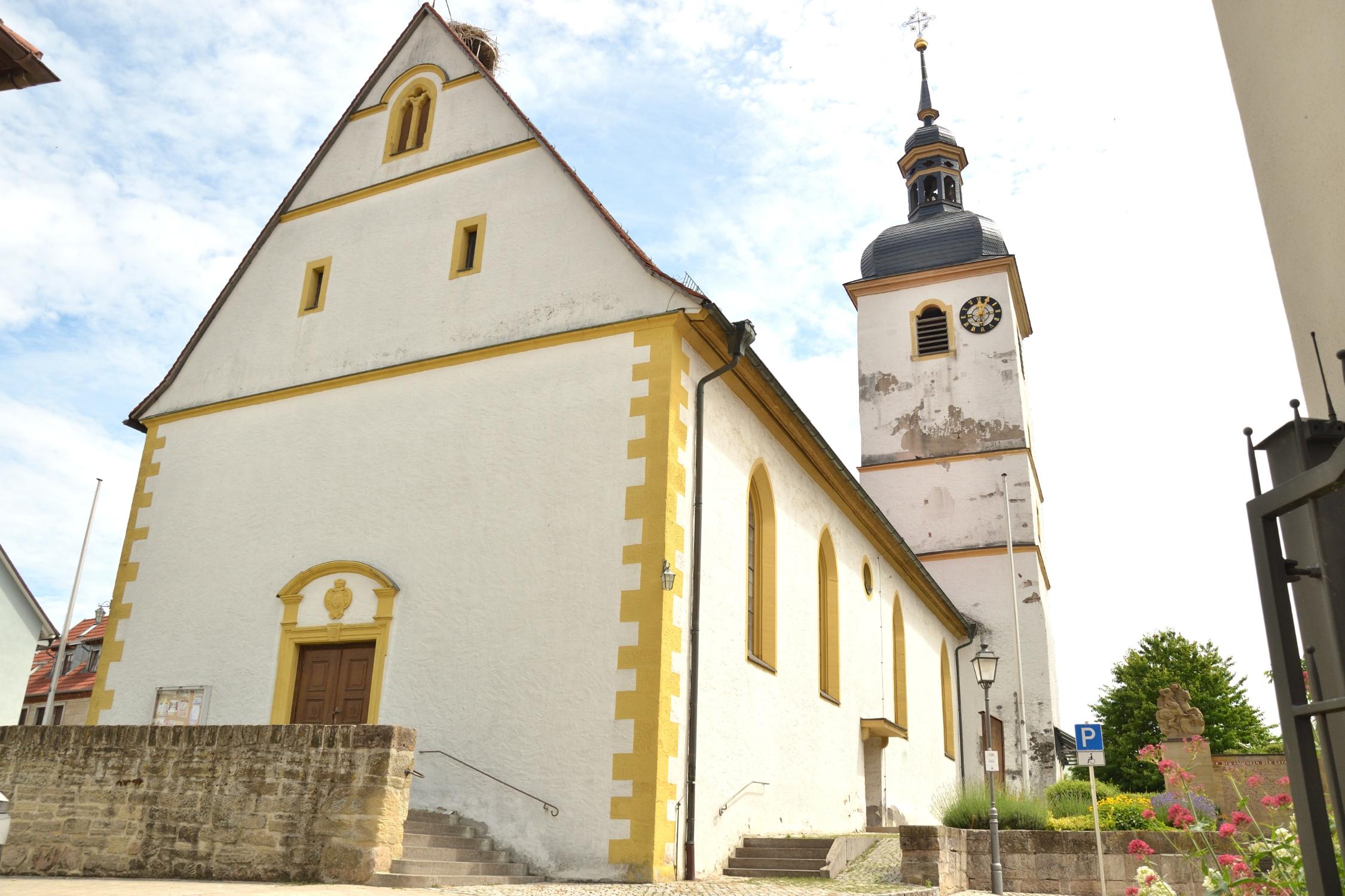 Außenansicht Pfarrkirche St. Burkhard
