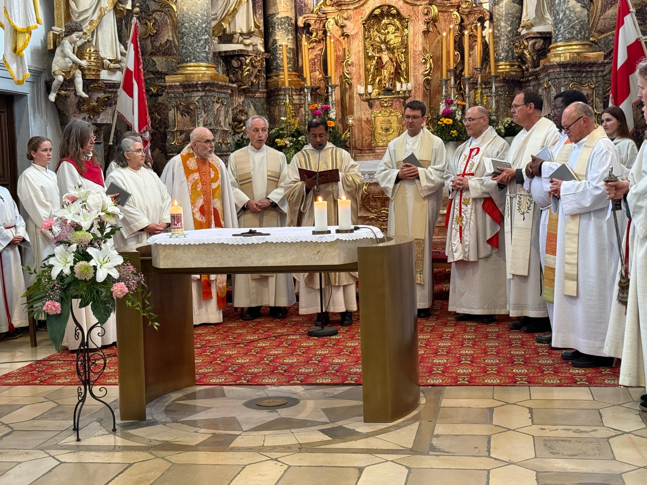 Pfr Joseph mit 7 Gastpriestern in der Scheinfelder Stadtpfarrkirche Pfr. Joseph feierte 30 jähriges Priesterjubiläum